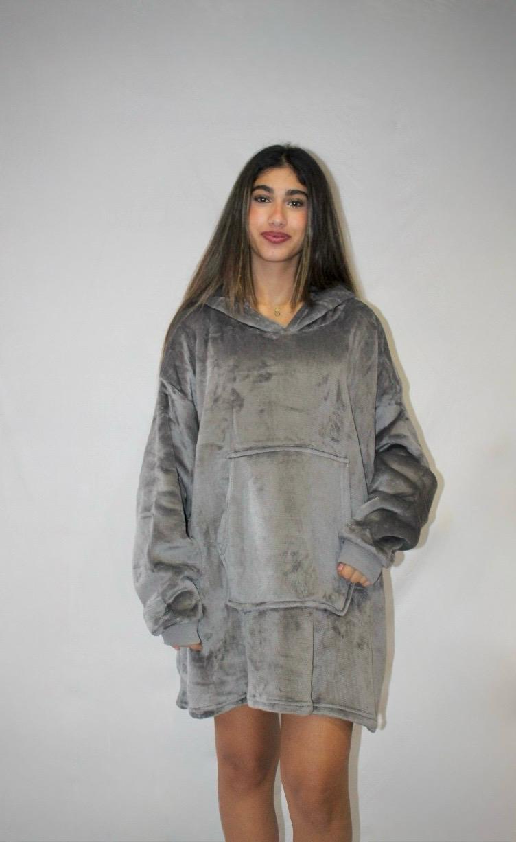 Cozie stormy blanket hoodie 🌪️